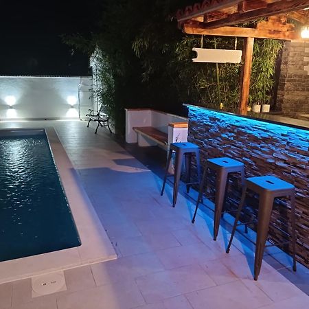 Holiday Home Carla And Dajana Veliki Vareski Exterior photo