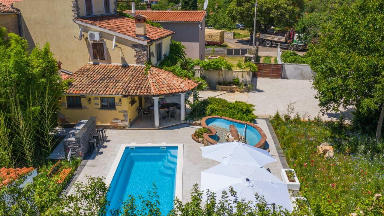 Holiday Home Carla And Dajana Veliki Vareski Exterior photo