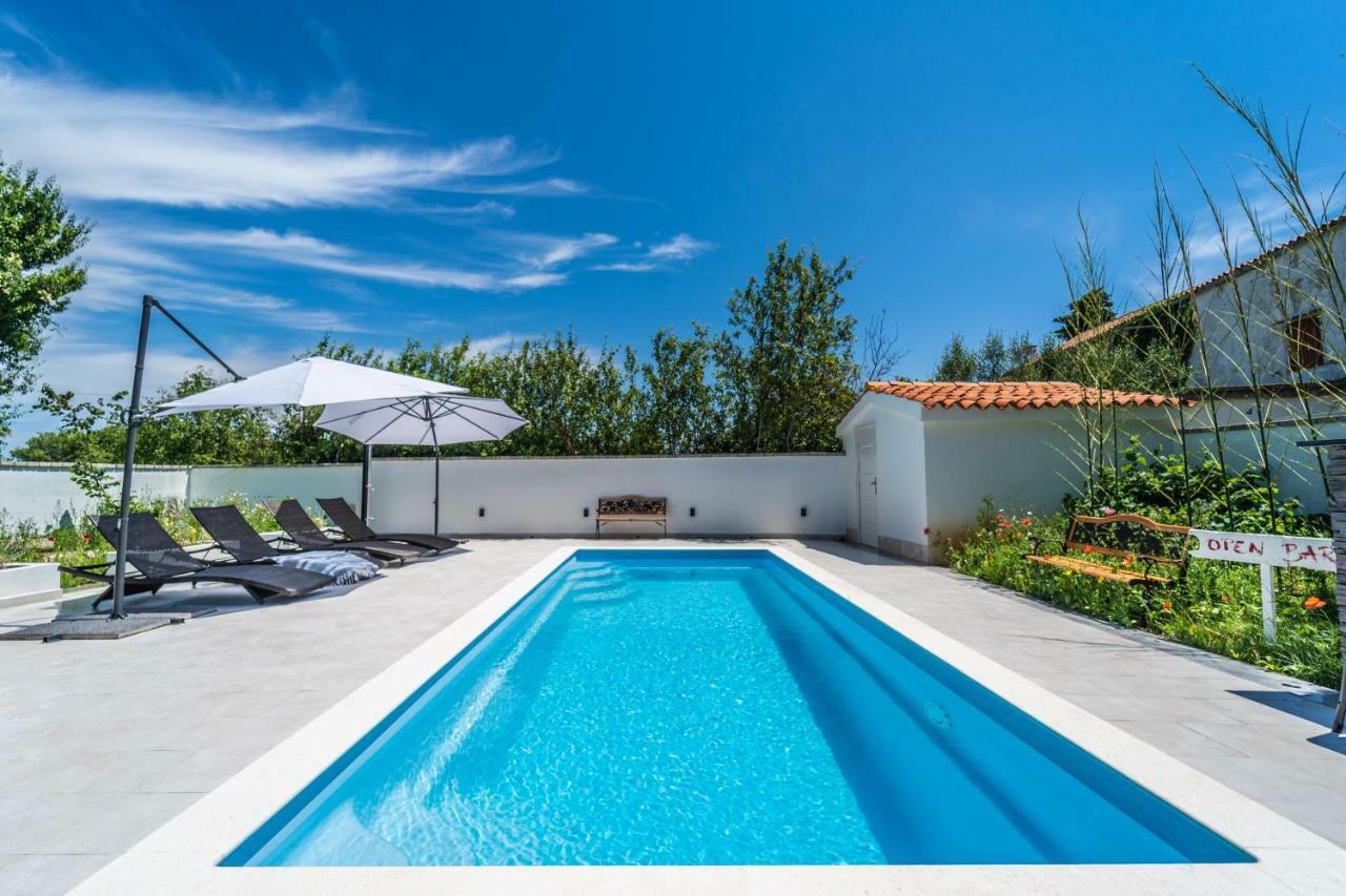 Holiday Home Carla And Dajana Veliki Vareski Exterior photo